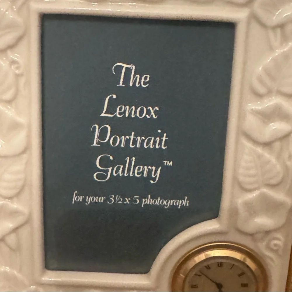 Lenox Portrait‎ Gallery Ivory Porcelain Photo Frame w/ Clock 3.5x5